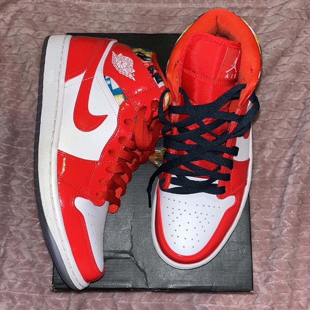 MENS Air Jordan 1 Mid. Size 8.